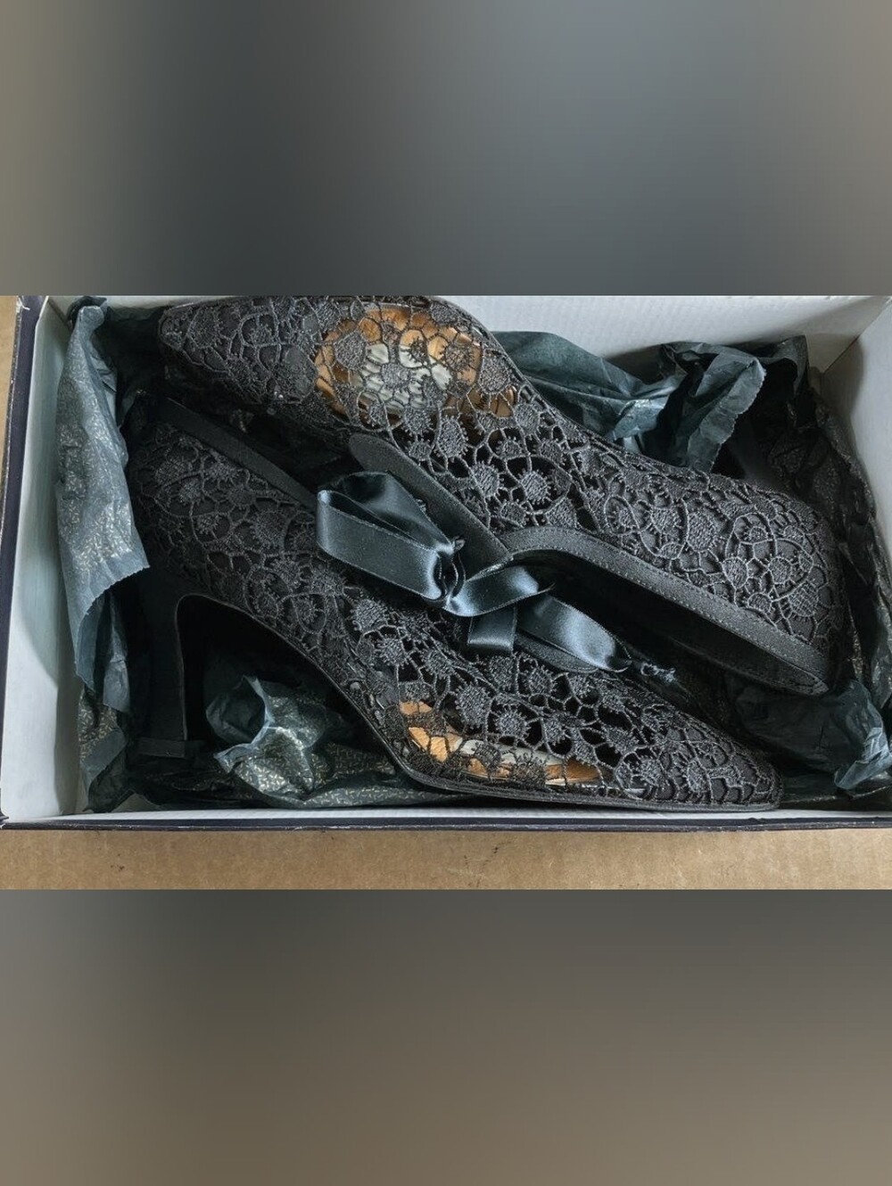 RARE Vintage Stuart Weitzman Black Lace Court Heels Shoes Sz 7 - Picture 2 of 6